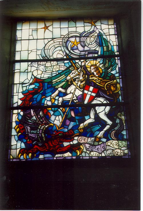 In de Luterse kerk te Groningen zien we ook de eenhoorn. Op het eerste raam is het Geloof voorgesteld door een kruis en een gekroonde adelaar. Eronder overwint de aartsengel Michael, gezeten op een eenhoorn, symbool van de reinheid, een draak (de duivel).